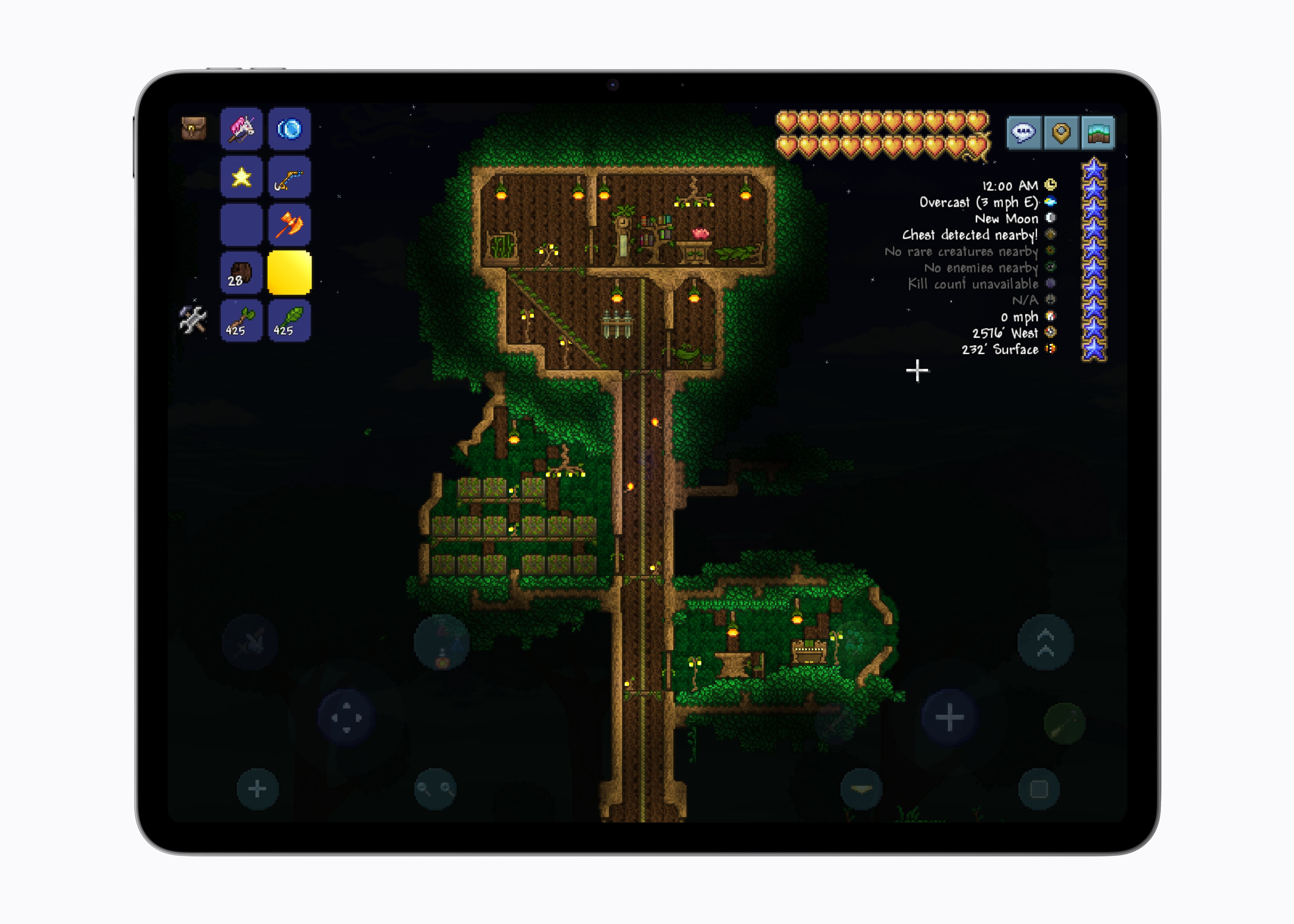 Officieel Terraria+-persbeeld met het spel op een iPad, met een houten bouwwerk en de spelbediening.