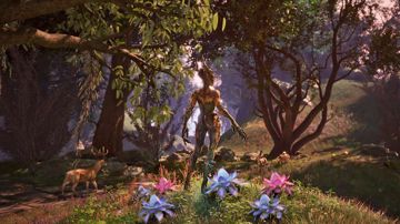 Een boomachtig wezen staat tussen bloemen en bomen in een bos in Oblivion Remastered.